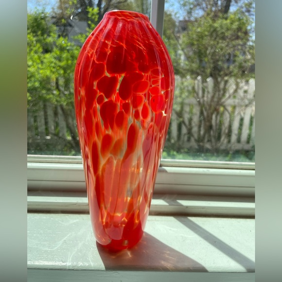 Hand blown amberina color Murano style glass vase. - Picture 1 of 5